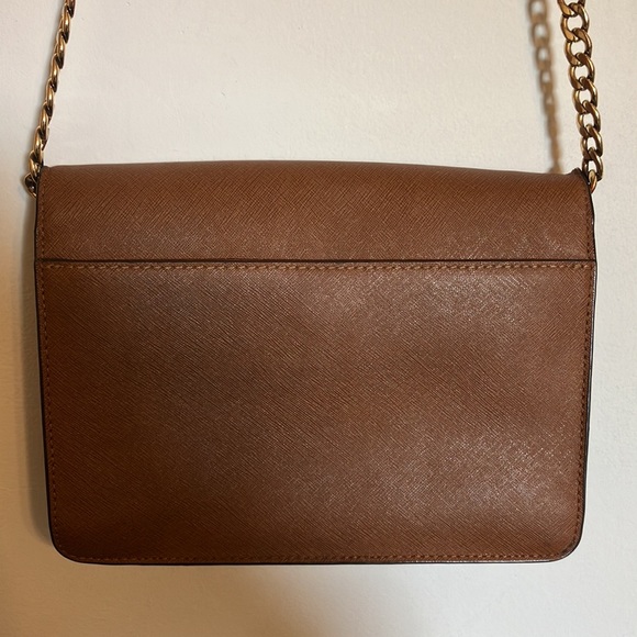 Michael kors four compartament  excelent condition  dimension. 8 by 6 inchs - Picture 4 of 5